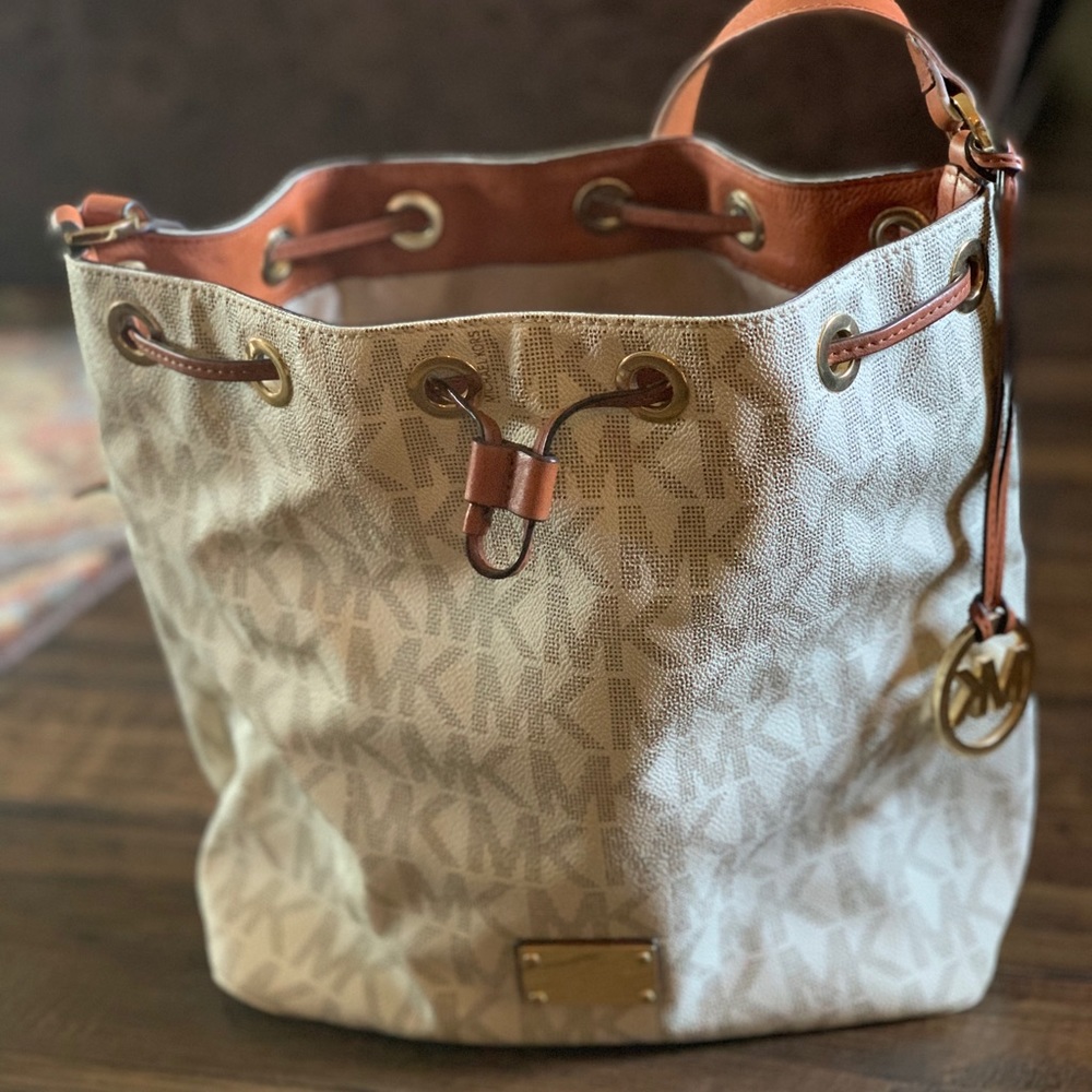 Michael Kors Bucket purse